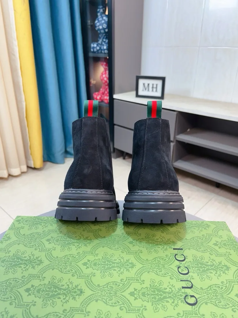 Men's shoes 💰540🌸🌸 (GUCCI) [cow lining plus velvet optional] [can be made without standard] New product Martin boots imported from Canada with full top layer high mercerized frosted fabric, punched using 3D digital technology, high-end and classy, ​​versatile to wear, full of three-dimensionality, close pictures will make you obsessed with the leather. You can't extricate yourself ~ the best on the market.          Fabric: Cowhide/Embossed Lining: Cowhide.          Please make a note when placing an order, sizes: 38-44 (37, 45, 46 can be customized and cannot be returned or exchanged) 5 colors available; black, gray, khaki, coffee, and earthy yellow